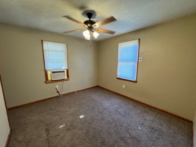 Building Photo - 414 N Mulberry St