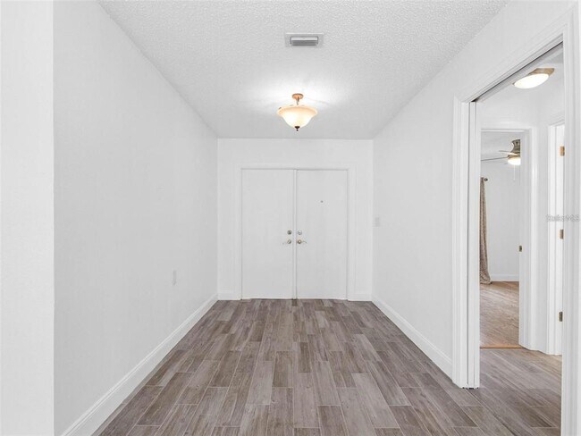 Building Photo - 562 Johns Pass Ave