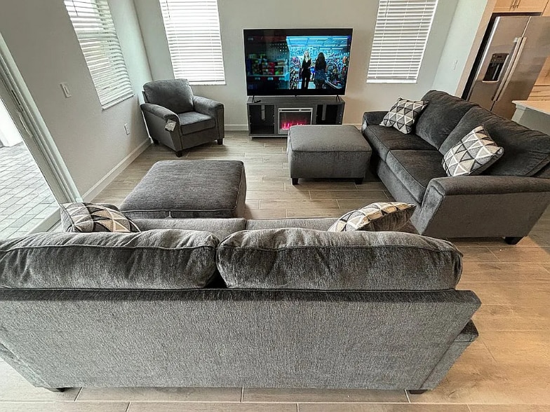 Building Photo - 8256 Shr Lk Dr