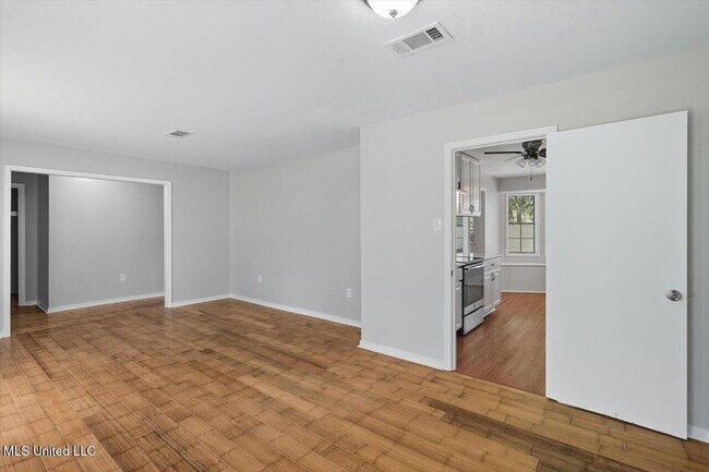 Building Photo - 23 Fox Glen Cir