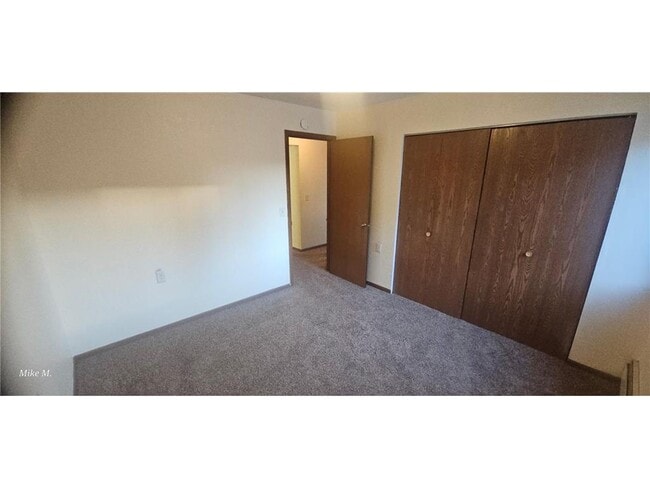 Building Photo - 16 Green River Rd