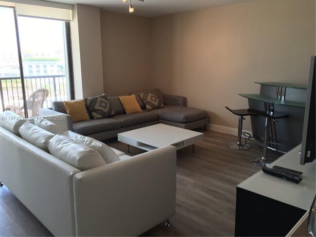 Building Photo - 1800 Collins Ave