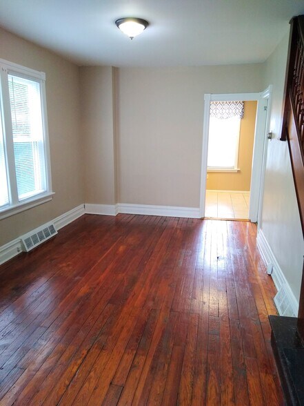 Building Photo - 513 Hanover St