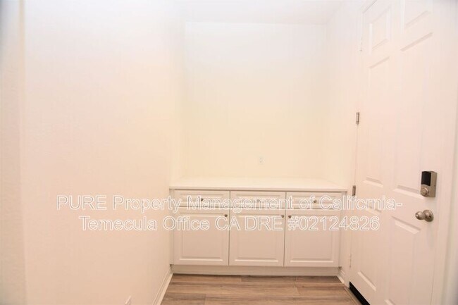 Building Photo - 32615 Cert St