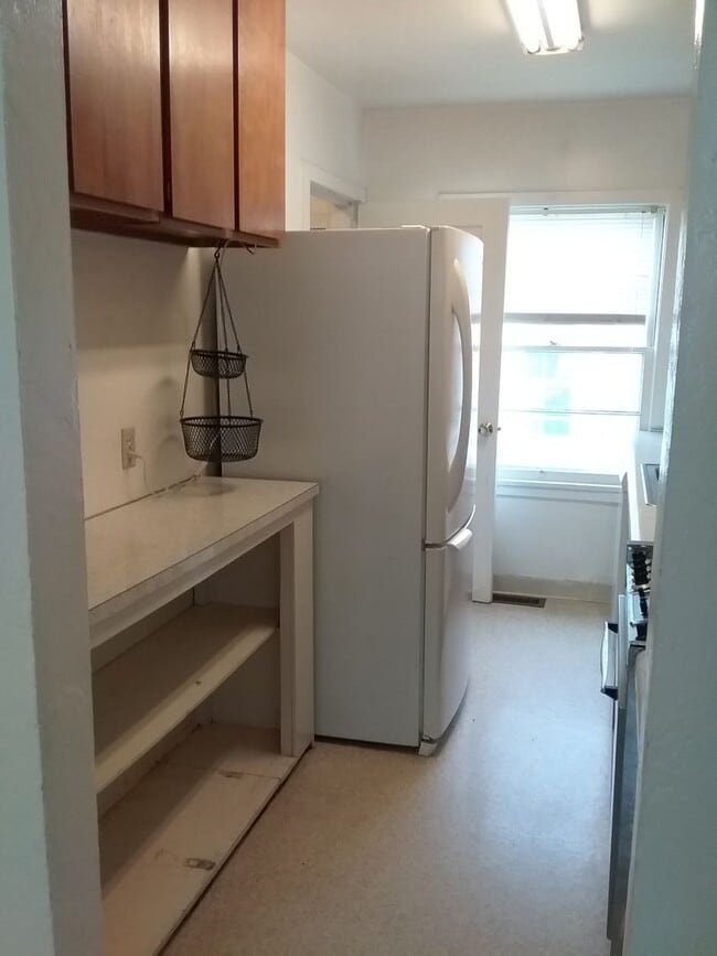 Building Photo - **APPROVED APPLICATIONS**  2 bed 1 bath single family home