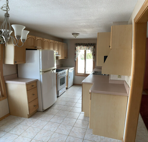 Building Photo - 43 Commons Dr