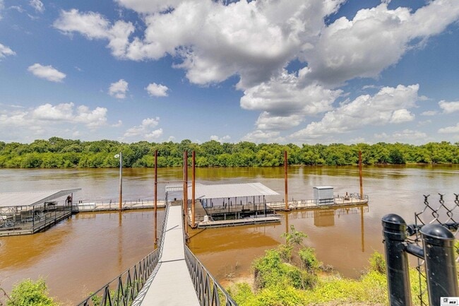 Building Photo - 237 River Oaks Dr
