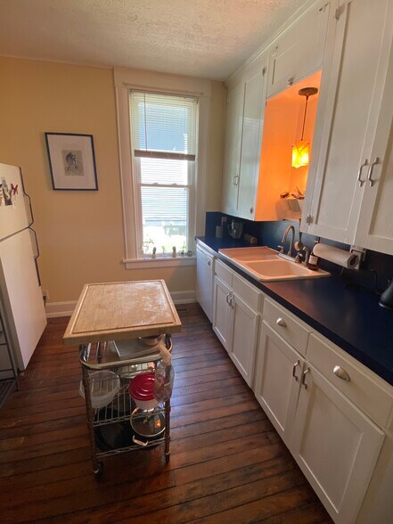 Kitchen (pending updated sink/countertops) - 1310 N Clay Ave