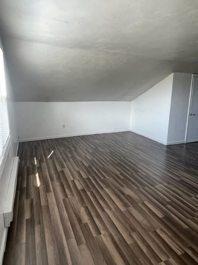 Building Photo - FOR RENT WILLOUBHY AREA!