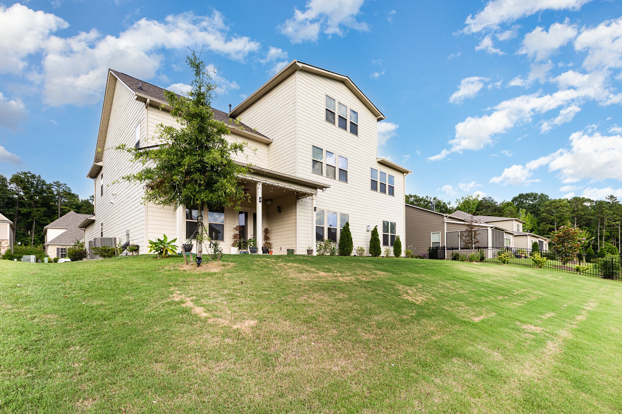 Building Photo - 6225 Majesty Ct