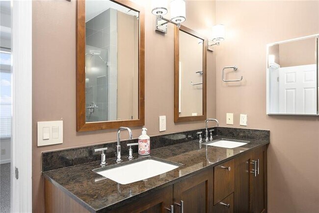 Building Photo - 3334 Peachtree Rd NE