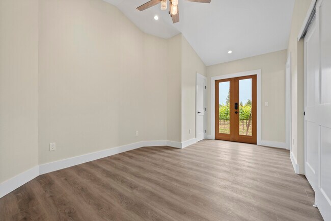 Building Photo - 15000 Chalk Hill Rd