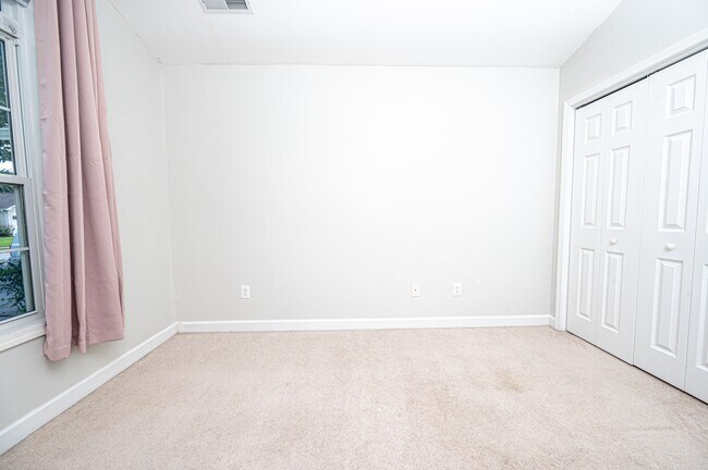 Building Photo - 118 Monterey Cir
