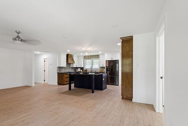 Building Photo - 2802 County Rd 209