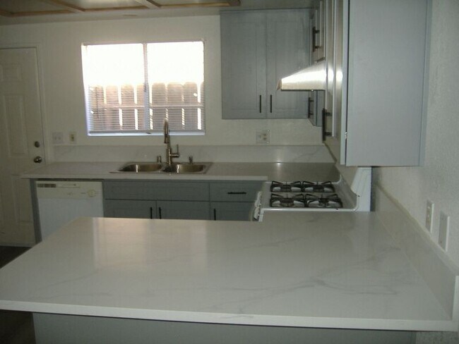 Building Photo - 28701 Calle Del Lago