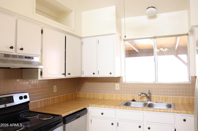 Building Photo - 1113 Plaza Azul