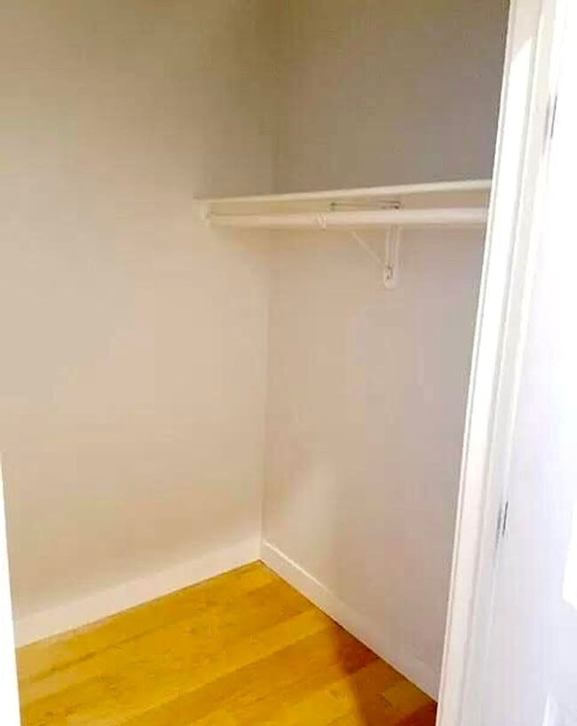 Building Photo - 2BR/2BA Condo Available October 1st!! - Great Downtown Location!!