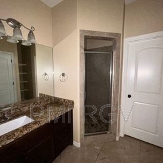 Building Photo - 2601 E Garfield Ave