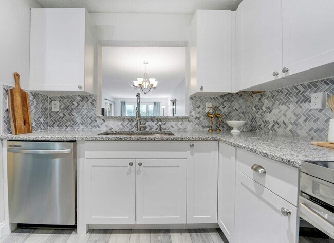 Building Photo - 5890 Sugar Palm Ct