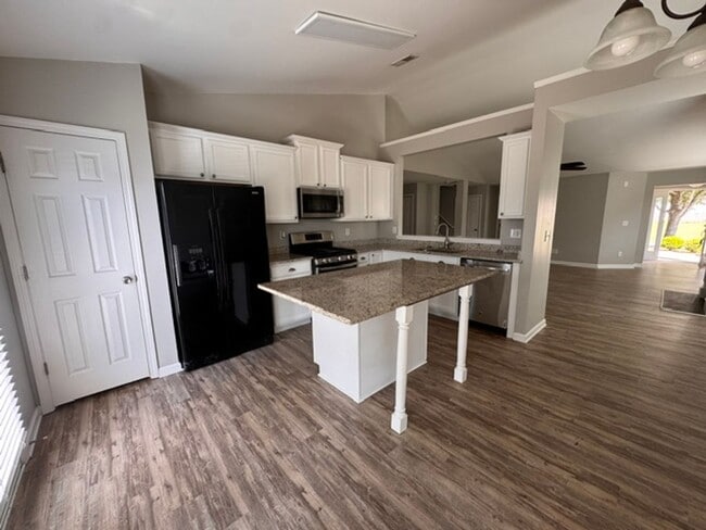 Building Photo - 333 Linman Dr