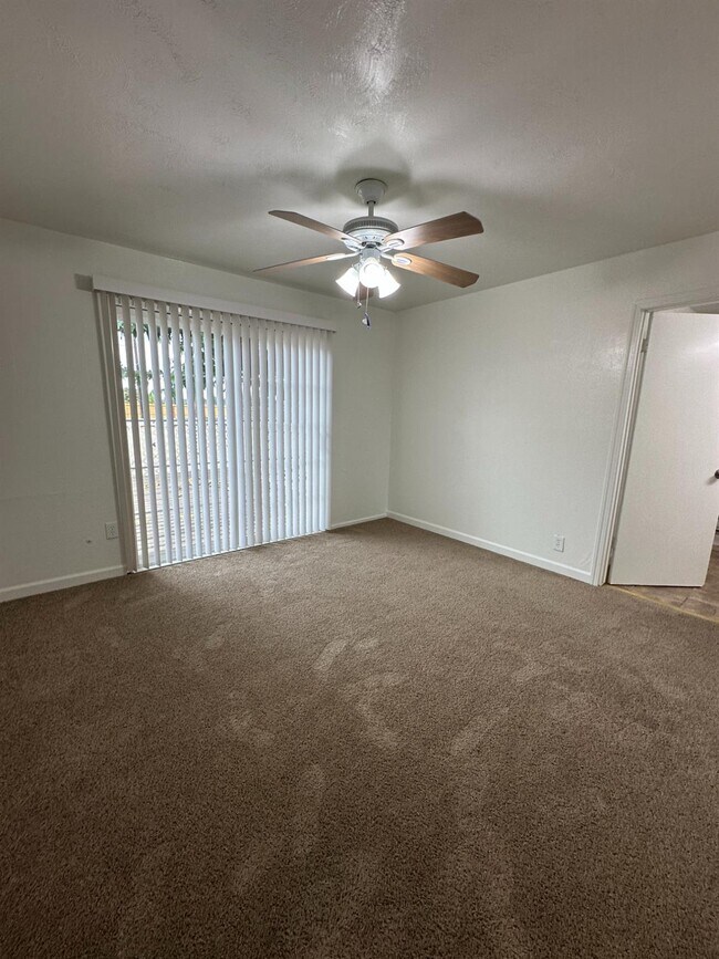 Building Photo - 707 N Villa Ave