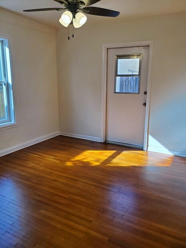 Building Photo - 4624 32nd St