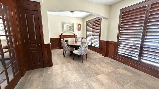 Building Photo - 2425 Underwood St