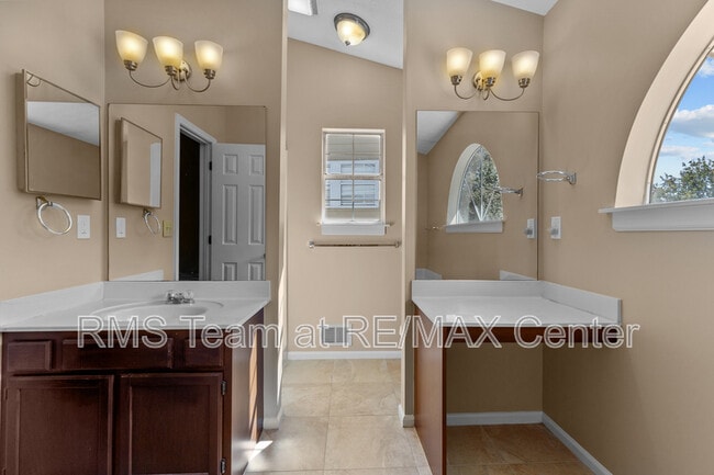 Building Photo - 3525 Park Bluff Ln NW