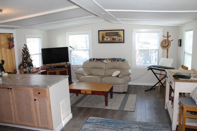 Building Photo - 192 Manchester St