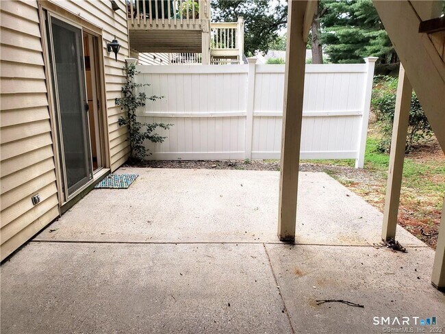 Building Photo - 10 Brantwood Dr