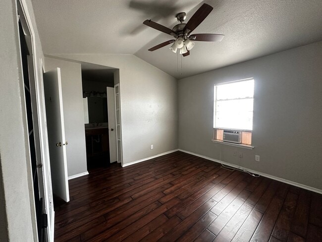 Building Photo - 600 Bagby Ave