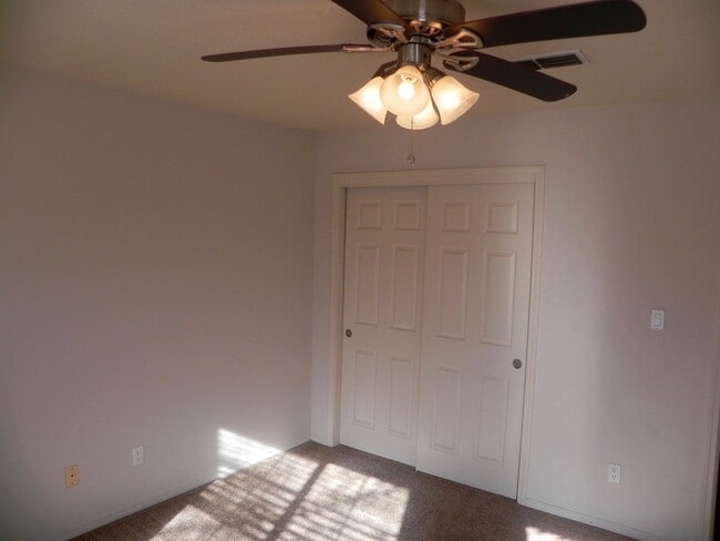 Building Photo - Great Single Story Home In Highly Desirabl...
