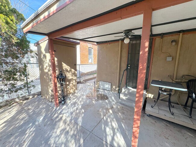Building Photo - Central EL Paso(close to downtown) 1 bed/1 bath duplex. Water/Trash Service Included