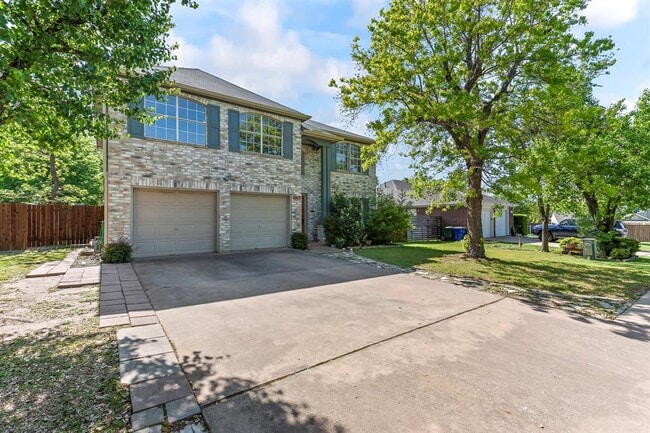 Building Photo - 1807 Iris Ln