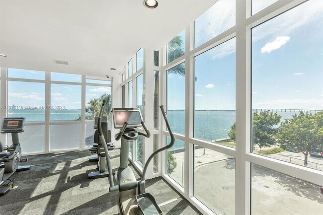 Building Photo - 1155 Brickell Bay Dr