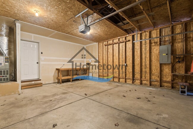 Building Photo - Spacious 3 Bedroom 2 bath Corner Lot Home with Private Fenced Backyard