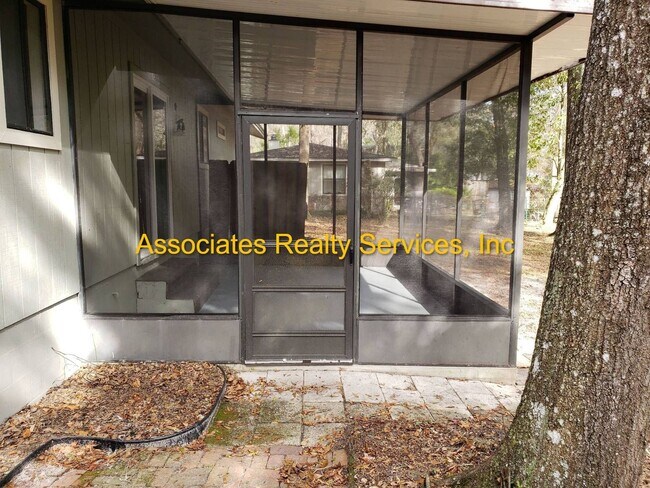 Building Photo - Renovated 2 bedroom with Office home in Springtree!