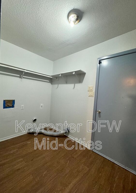 Building Photo - 2024 Robinson St