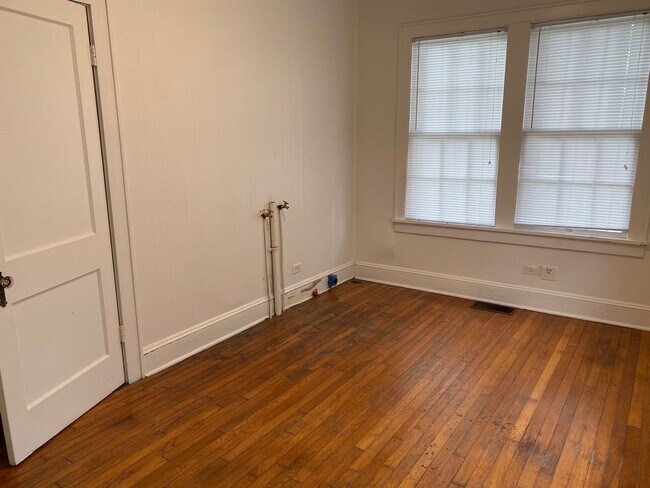 Building Photo - 2BR South Highlands Apt by Byrd High School - Downstairs Unit