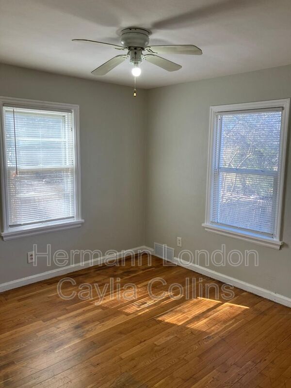 Building Photo - 1049 Willmann Ct