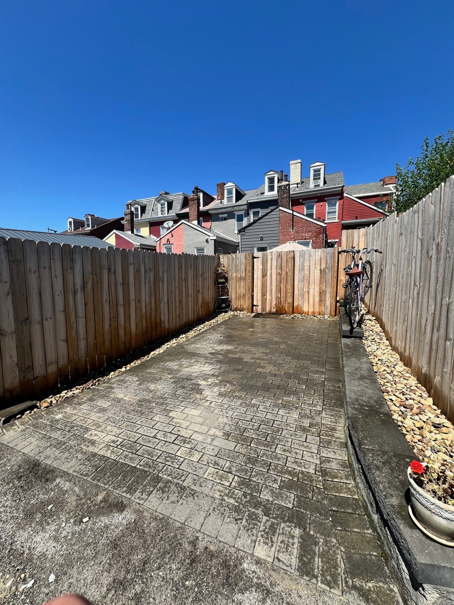 Building Photo - 166 1/2 38th St