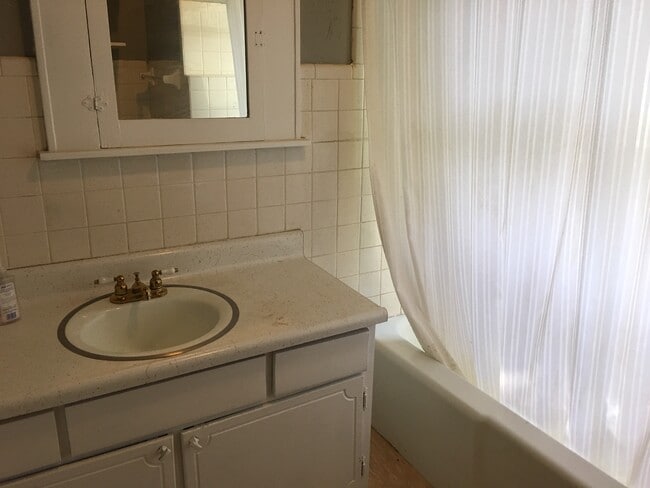 Building Photo - 2725 E 1st St