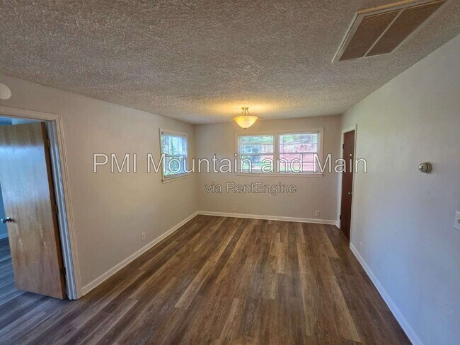 Building Photo - 114 Fenner Ave
