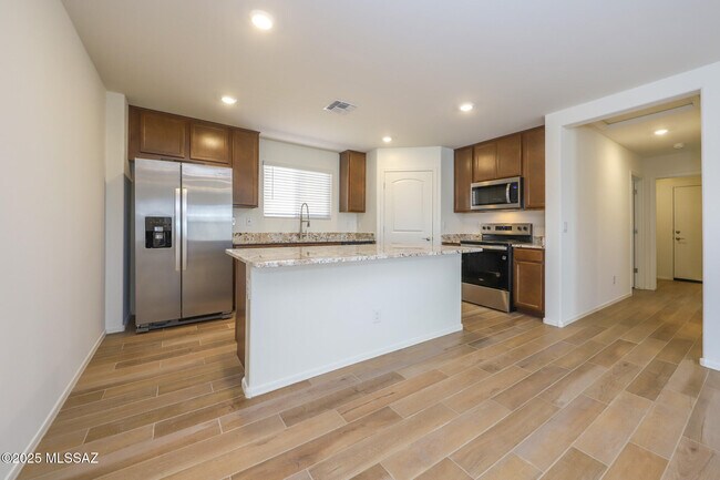 Building Photo - 9122 E Red Blf Ct