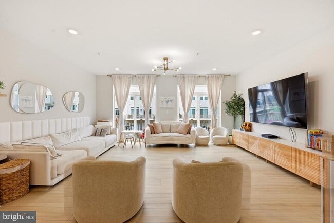 Building Photo - 22810 Tawny Pne Sq