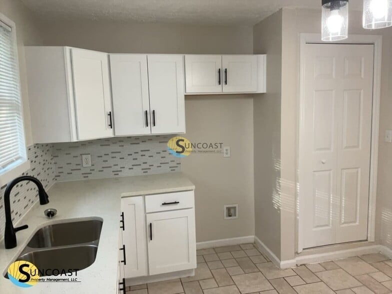 Building Photo - 3721 Colebrooke Dr