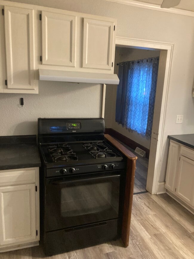 Building Photo - 1416 St Lawrence Ave