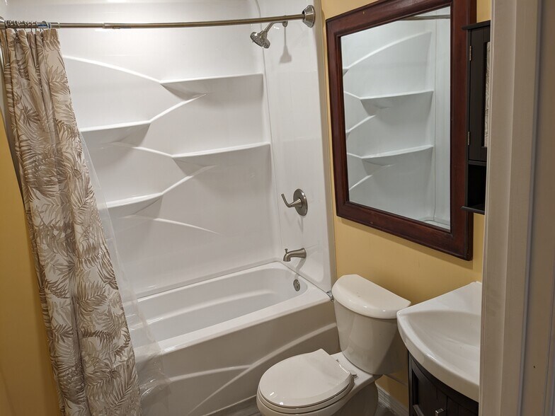 Building Photo - 3613 Brookeside Dr