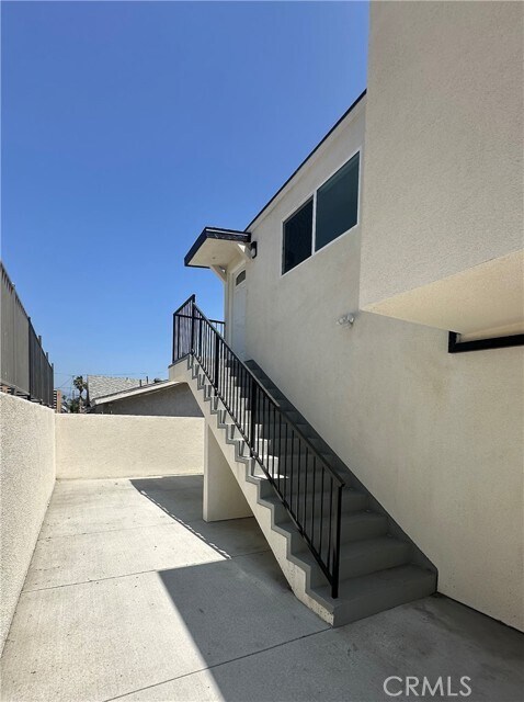 Building Photo - 7728 Laurel Canyon Blvd