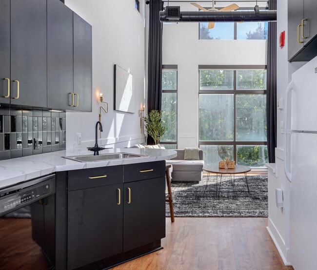 Building Photo - 700 N Graham St